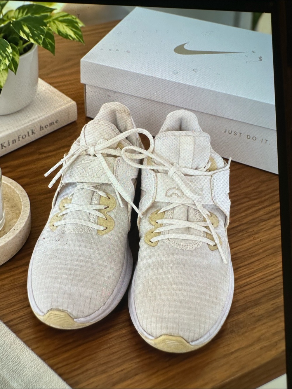 Nike air max bella Tf5 white and beige size 8.5